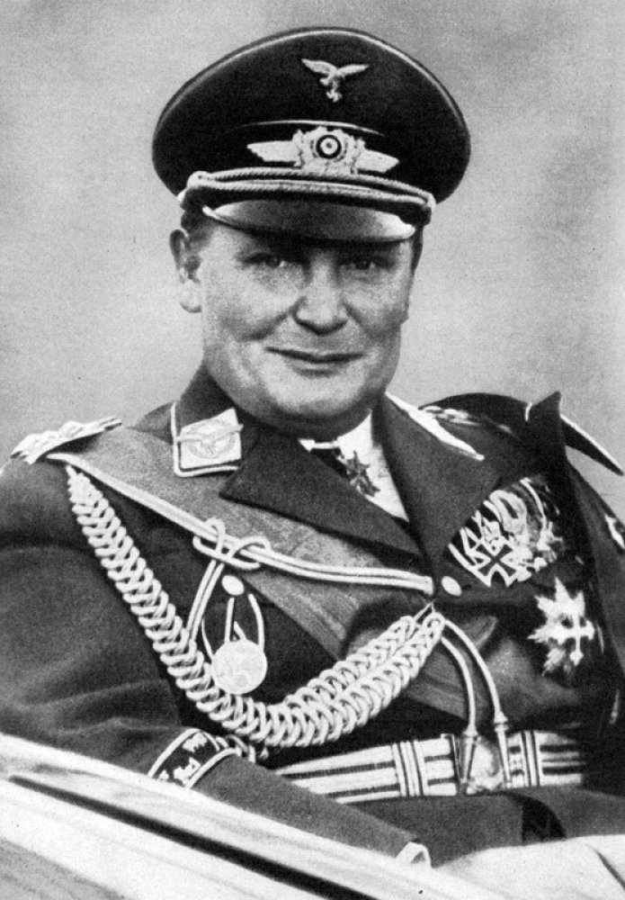 For what purpose did Luftwaffe chief Hermann Göring make an unofficial and eventually aborted trip to London in 1937?