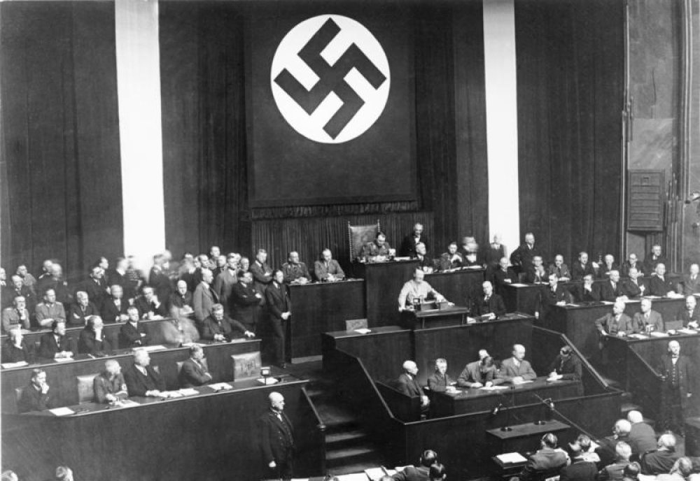 Which of these was the central point of the Enabling Act of 1933, one of the German laws that paved Hitler’s way to dictatorial power?