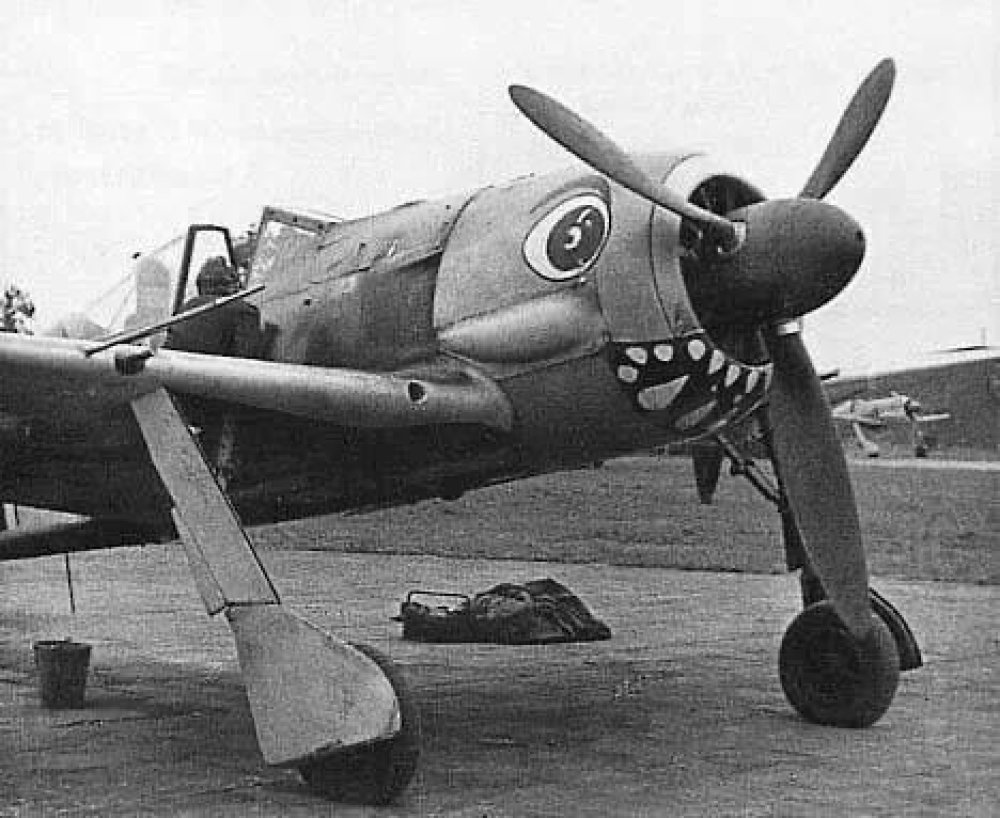 Why did the German Focke-Wulf Fw 190 fighter have an unusually large spinner at the front of the propeller?