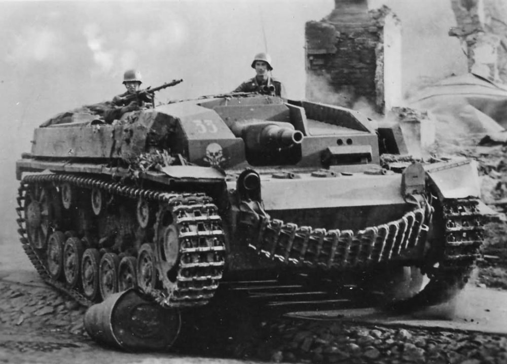 What was the first serious challenge during World War II that early versions of the German StuG self-propelled gun struggled with?