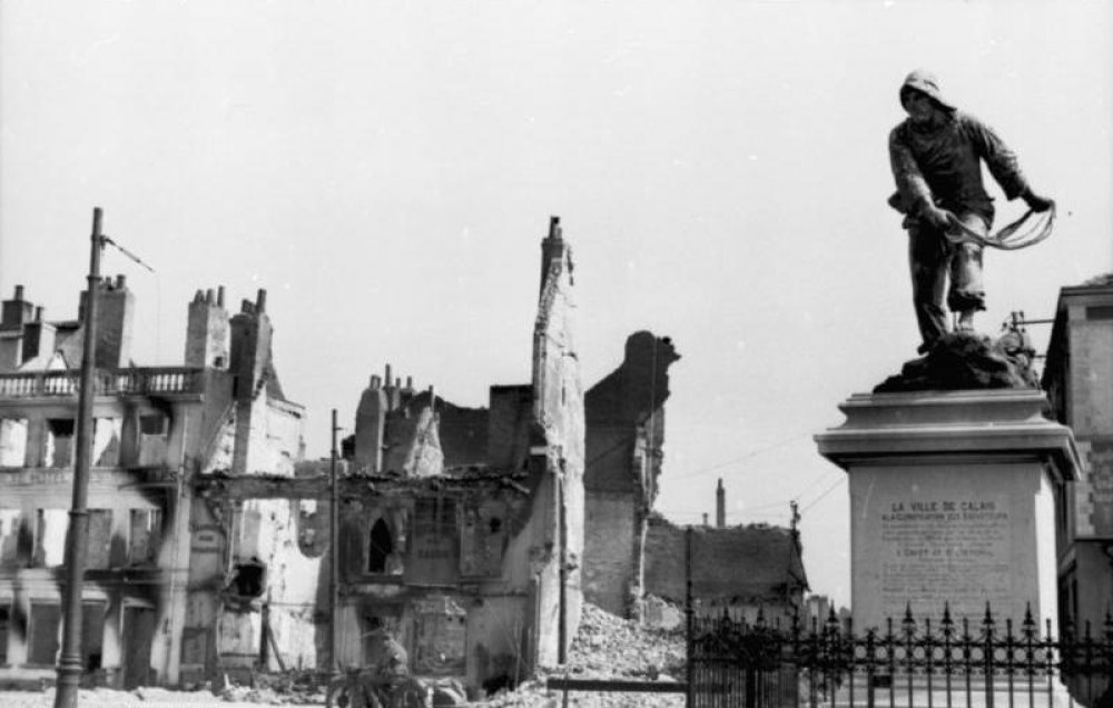 The major French port of city of Calais at the eastern edge of Normandy surrendered to Allied troops on September 30, 1944. Which nation’s forces did it surrender to?