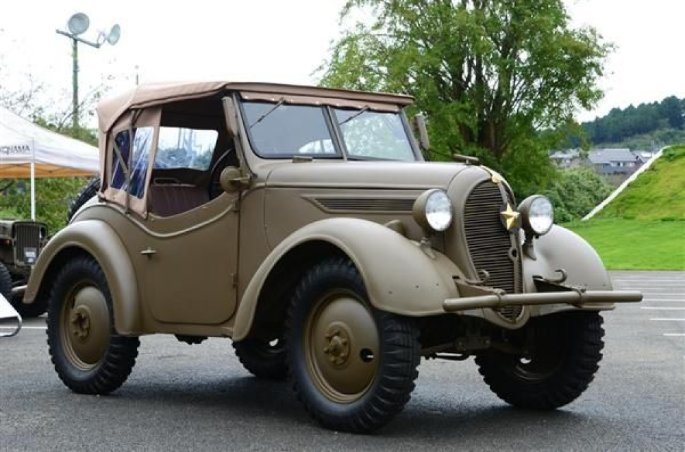 Can you identify this World War II-era scout and utility vehicle?