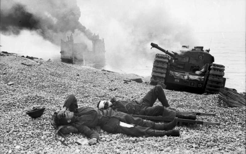 Which of these commando raids by the British Commonwealth against Nazi-held Europe ended in an infamous defeat with the loss of many lives, ships and aircraft?